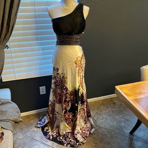 Betty & Adam formal gown. Beautiful and sexy look.